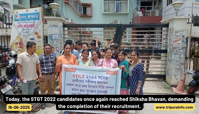 Today, the STGT 2022 candidates once again reached Shiksha Bhavan, demanding the completion of their recruitment.