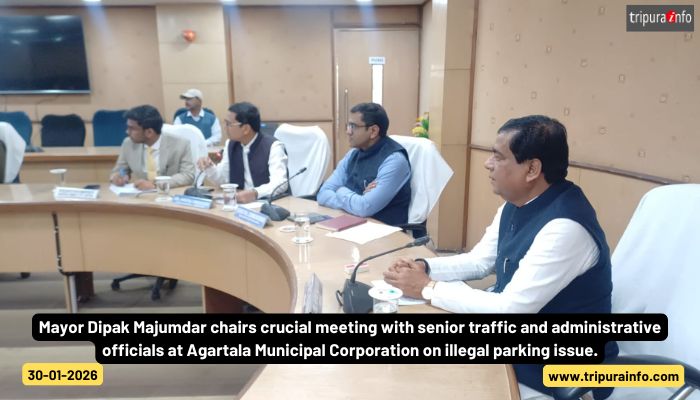 Mayor Dipak Majumdar chairs crucial meeting with senior traffic and administrative officials at Agartala Municipal Corporation on illegal parking issue.