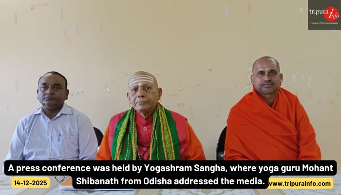 A press conference was held by Yogashram Sangha, where yoga guru Mohant Shibanath from Odisha addressed the media.