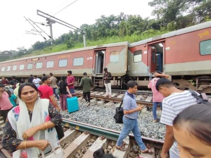 TRIPURAINFO-Pix-Agartala---Lokmanya-Tilak-Terminus-Express-derailed-No-Casualties22106